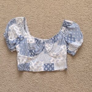 Hollister paisley pattern puff sleeve crop top